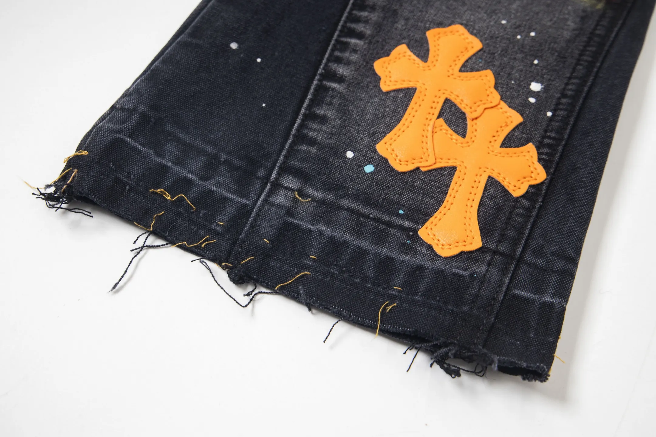 #8176 P260💰 Independent GALLERY DEPT. Vintage splash-ink splicing black and orange cross loose washed flared jeans - truly restore the ultimate vintage texture - original hardware accessories washed and other elevators, QR code analysis are all purchased from the original factory, high degree of restoration, you are welcome to compare with a certain product ~ - three-dimensional version Loose and comfortable, not picky about the figure, tall and slim, factory Seiko, original factory quality control, same style for men and women, can be matched with couples, versatile recommendation Essential jeans for all seasons - sizes: 28 30 32 34 36